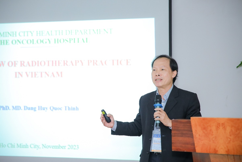 Dr. Dang Huy Quoc Thinh talked about the current situation of human resource shortage and difficulties in radiotherapy activities in Vietnam