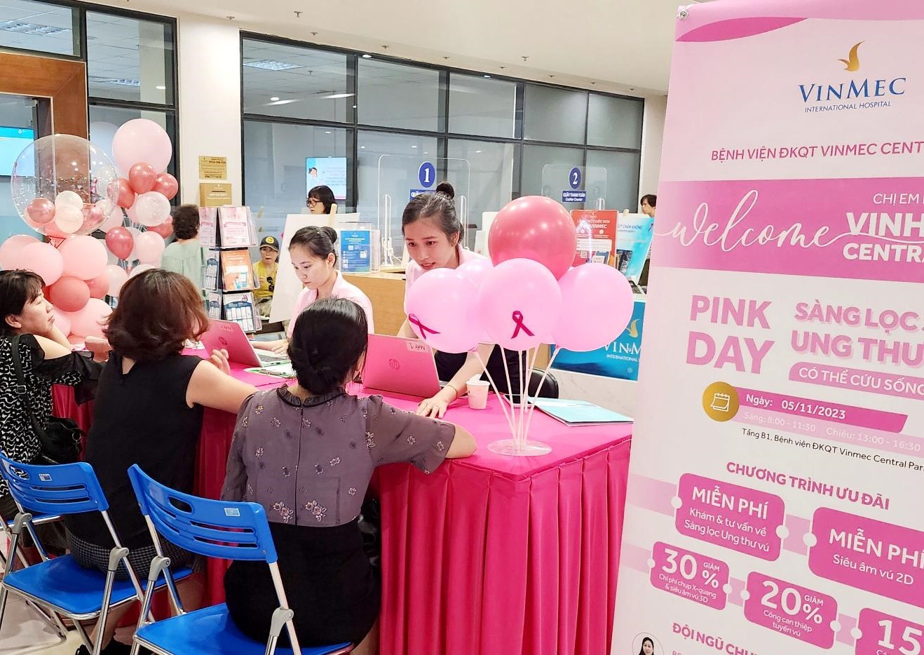 Pink Day attracts a large number of Vinhomes residents to experience high-end services as well as improve knowledge about breast health