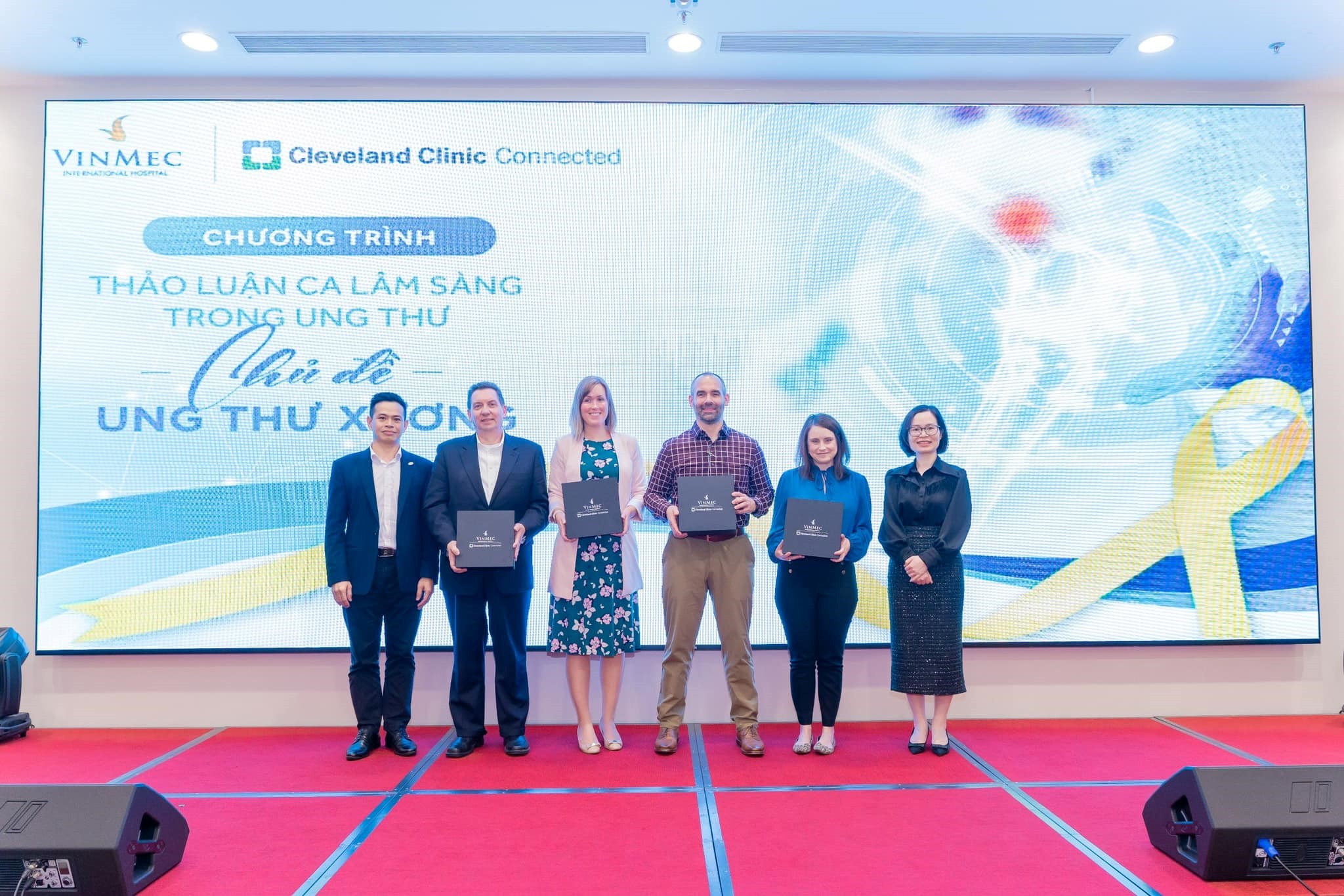 Experts from Cleveland Clinic visited and worked in Vietnam to evaluate the Sarcoma Treatment Program at Vinmec